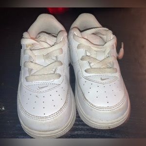white nikes toddler sneakers